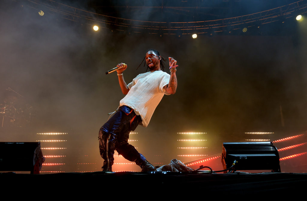 (GETTY) Coachella Weekend 2, Day 3 - Miguel 2