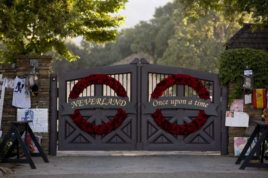 Michael Jacksons Neverland Ranch Sells For 22m