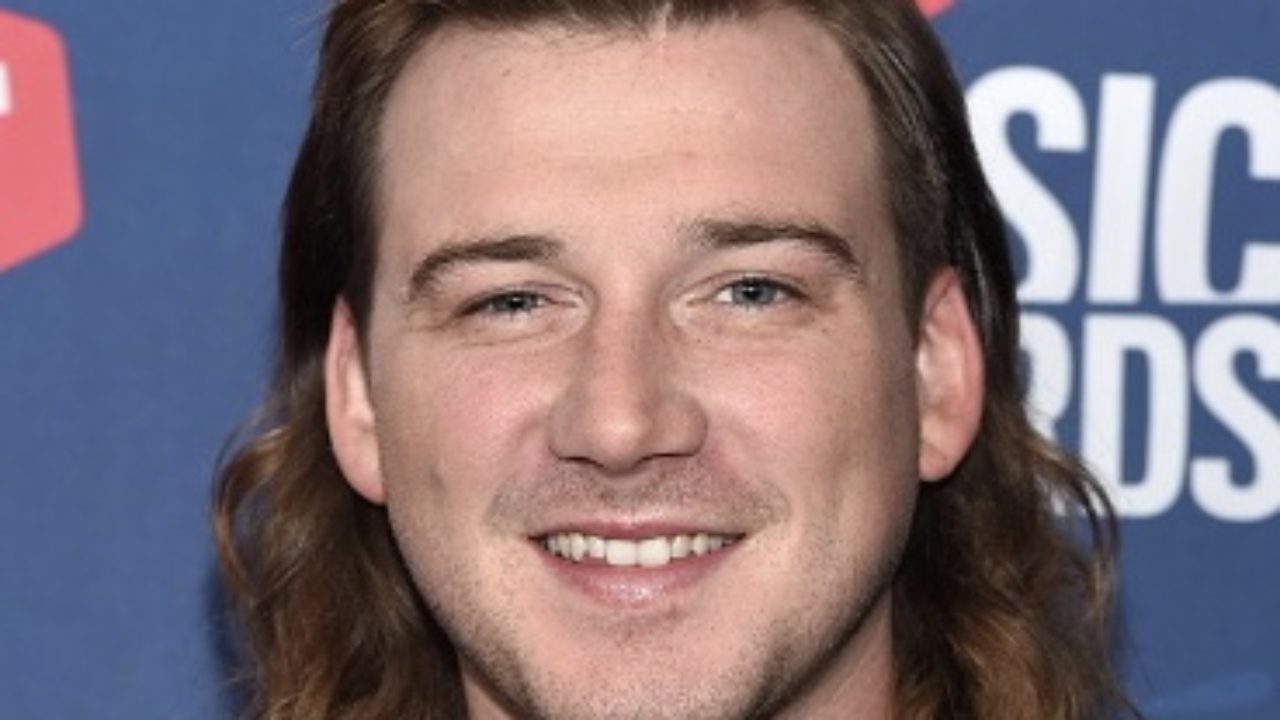 morgan wallen red braves jersey｜TikTok Search