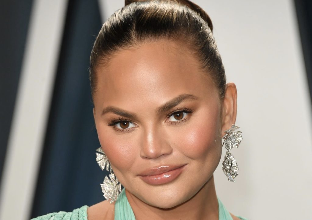 Chrissy Teigen Finally Apologizes For Her Days Of Bullying And Trolling