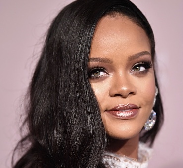 Rihanna Becomes The World's Wealthiest Female Musician With An ...