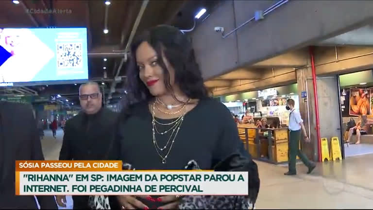Viral Rihanna Impersonator With Fake Pregnancy Belly Leaves Fans In Brazil Starstruck & Trembling