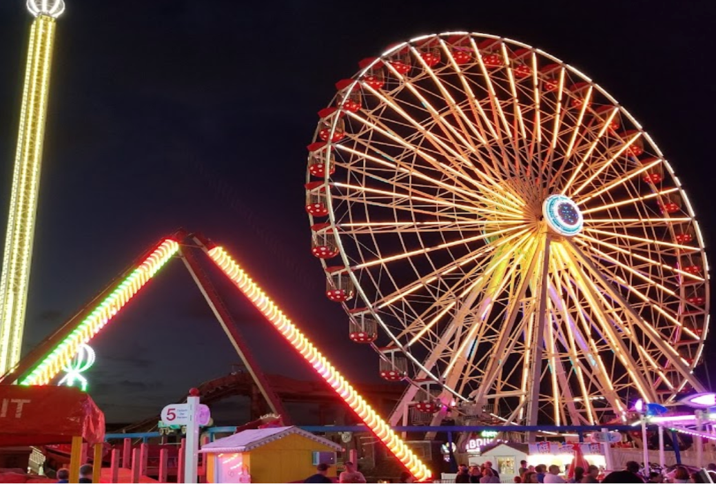 Theme Park Worker Falls To His Death While Fixing Ferris Wheel