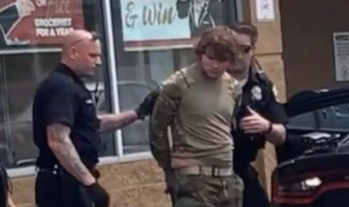 white supremacist livestreams mass shooting in buffalo new york