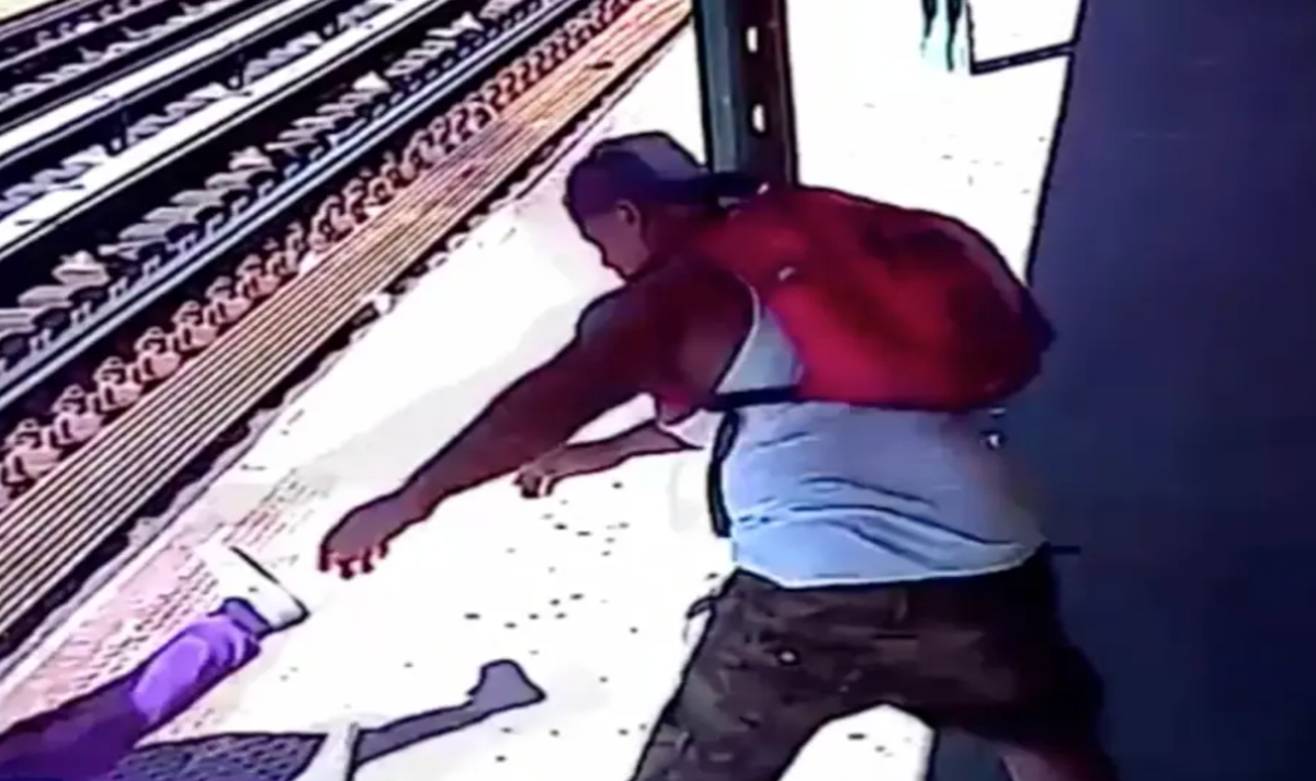 woman pushed into subway tracks