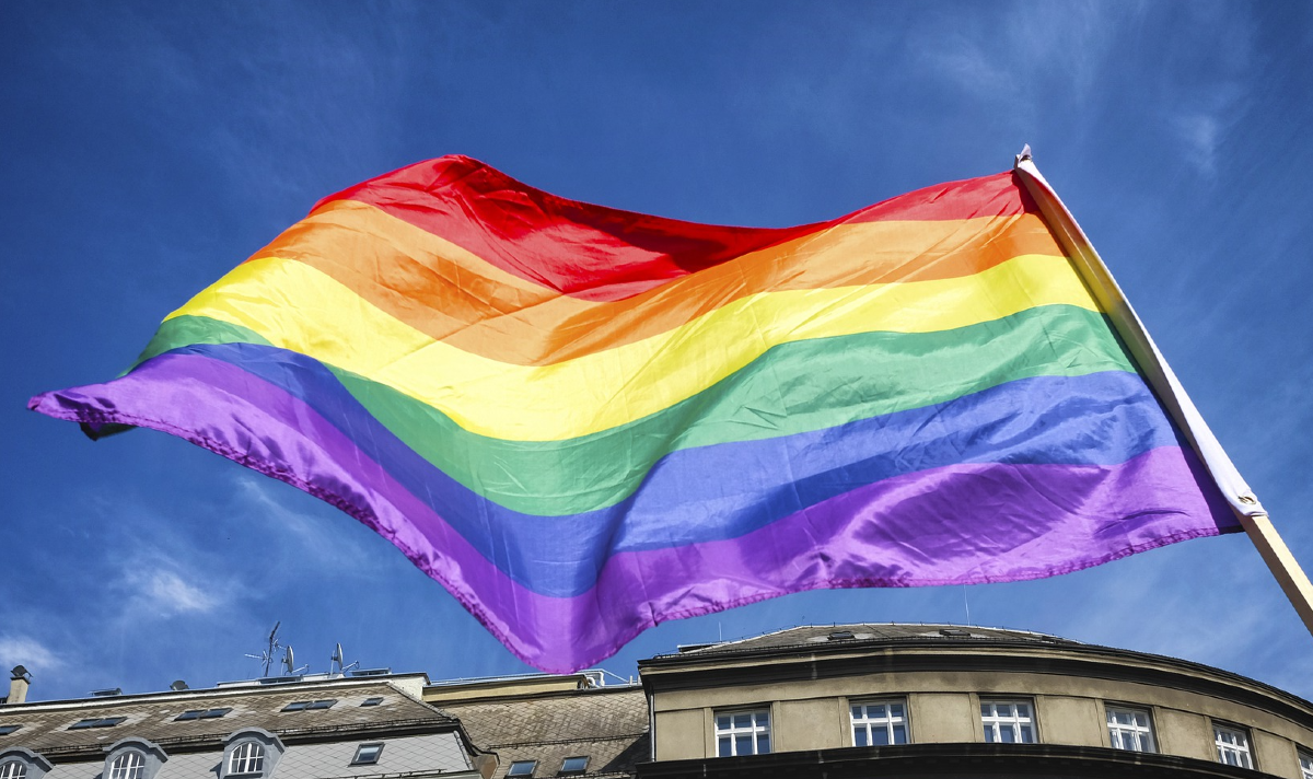 wisconsin school district bans pride flag