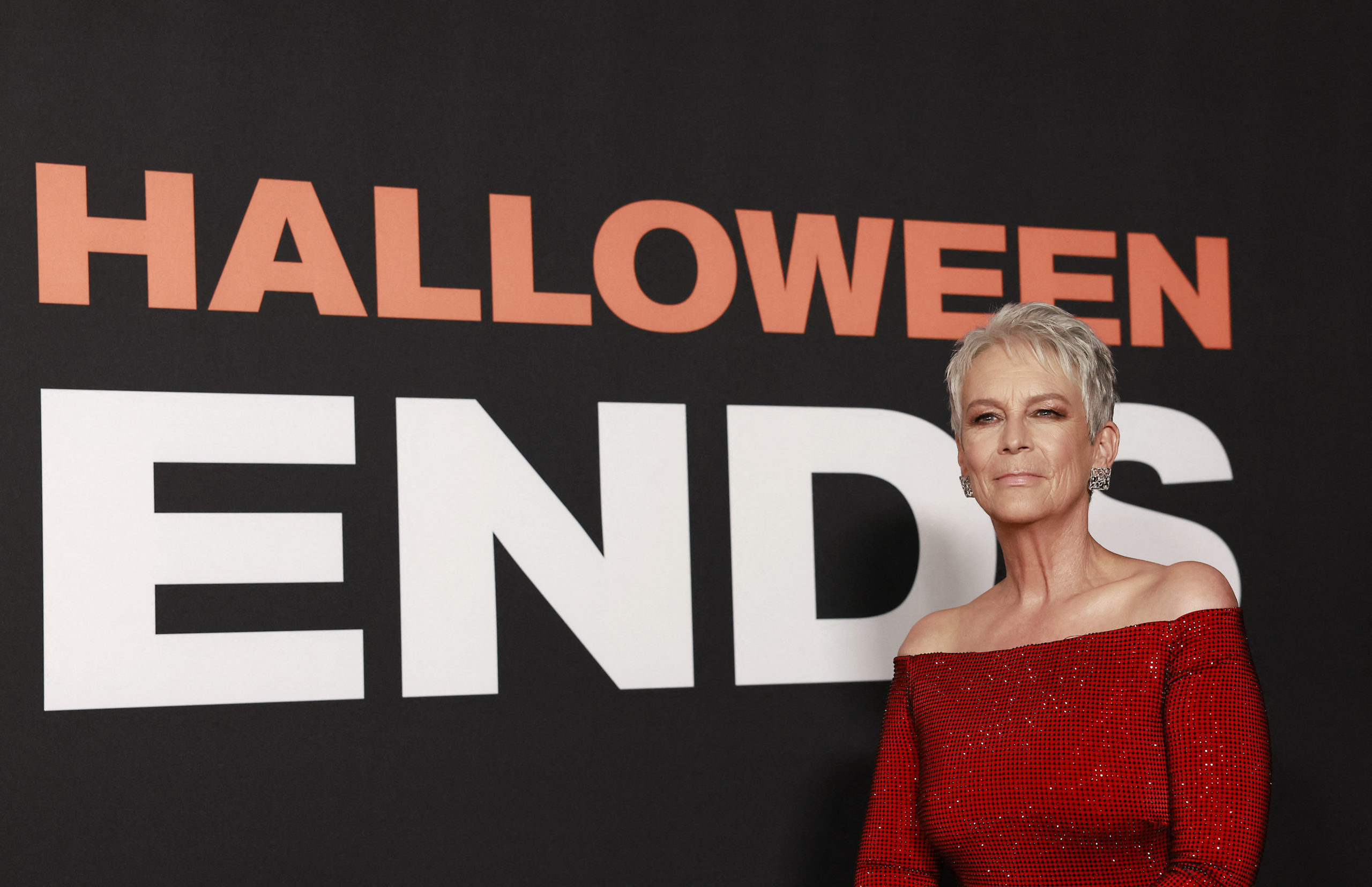 Halloween Ends Premiere Sees Jamie Lee Curtis Fight Michael Myers One