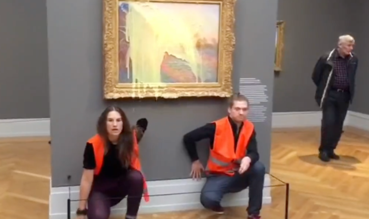 protestors throw mashed potatoes on Monet painting