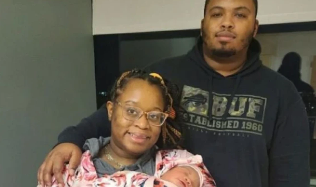 doulas help Buffalo couple deliver their daughter during snowstorm