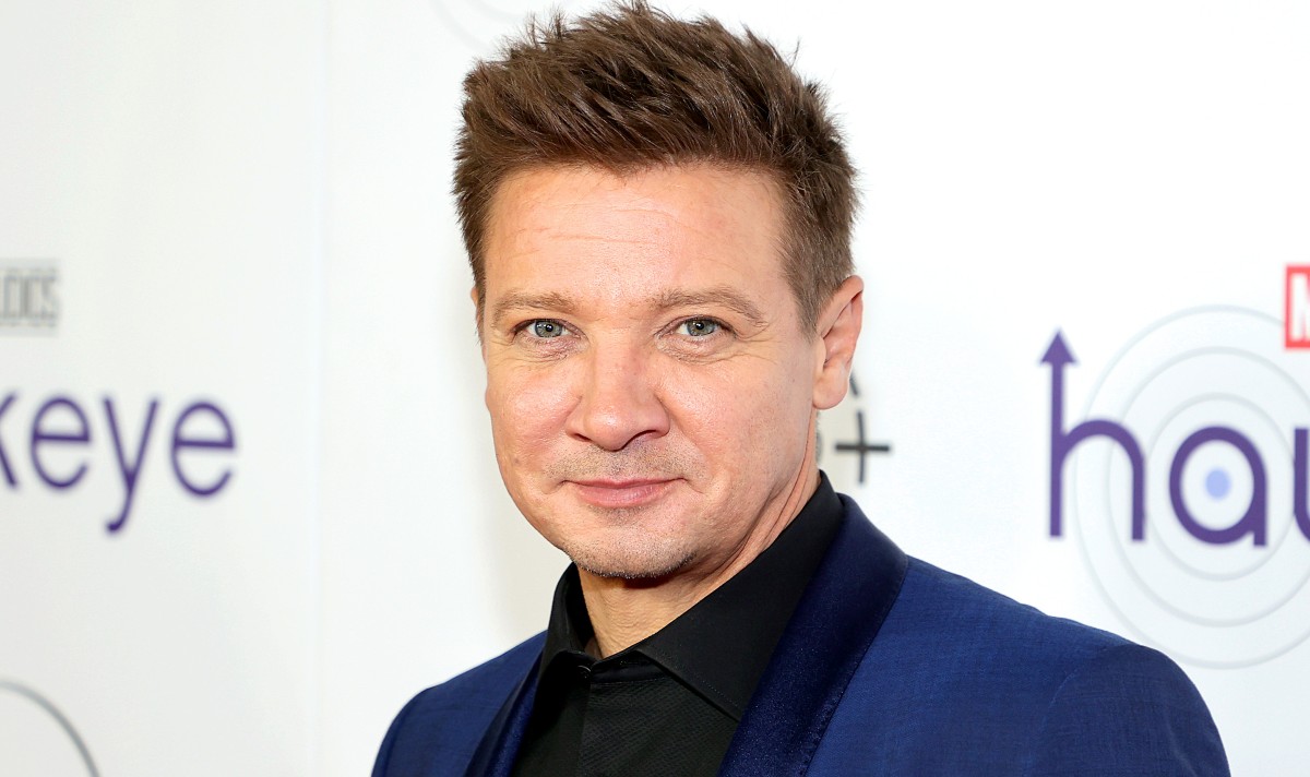 jeremy renner snowplow