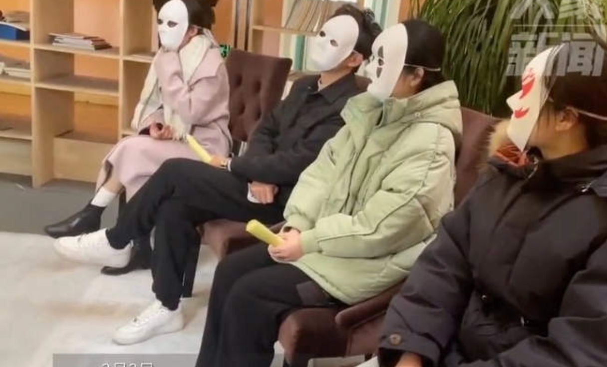 Company asks applicants to wear masks for interview