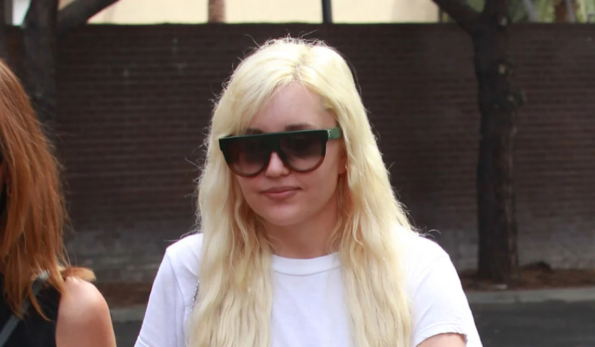 Amanda Bynes Reportedly Released From Mental Health Facility 3 Weeks After  Roaming Streets In The Nude