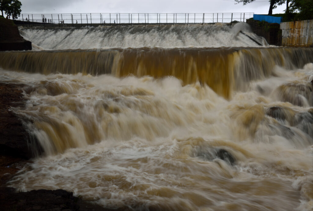 India reservoir man phone