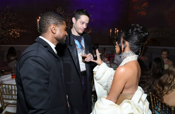 Twitter Reacts To Viral Photo Of Kim Kardashian And Pete Davidson Talking Inside The Met Gala