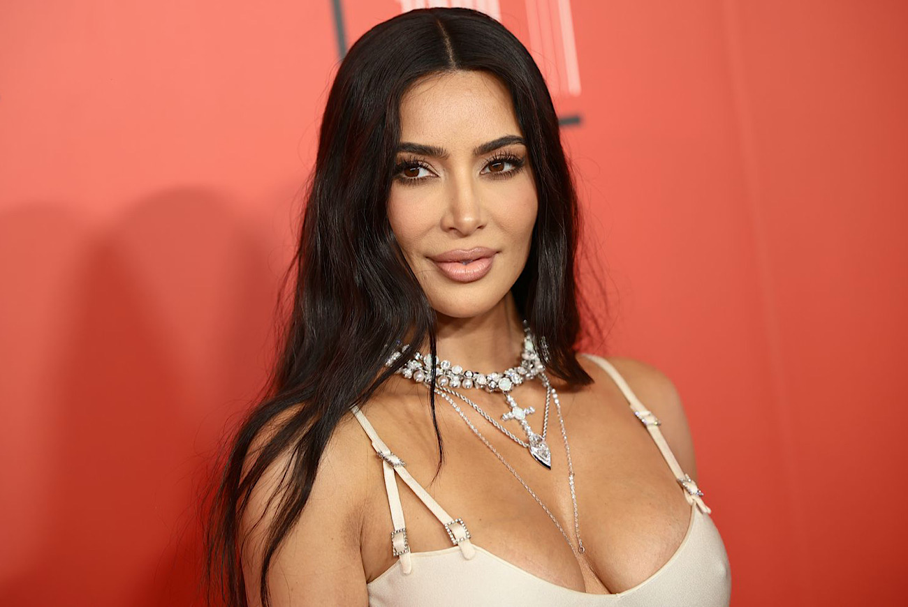 Kim Kardashian shows off ample cleavage & tiny waist in new SKIMS bodysuit  amid steamy romance with Pete Davidson