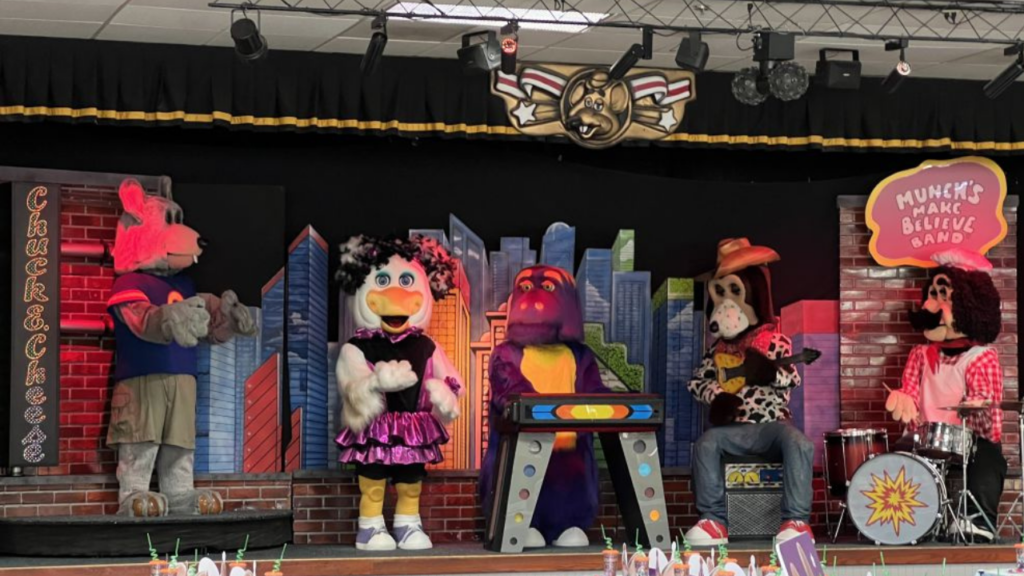 Chuck E. Cheese Discontinuing Animatronics Not Due to 'FNAF' Movie