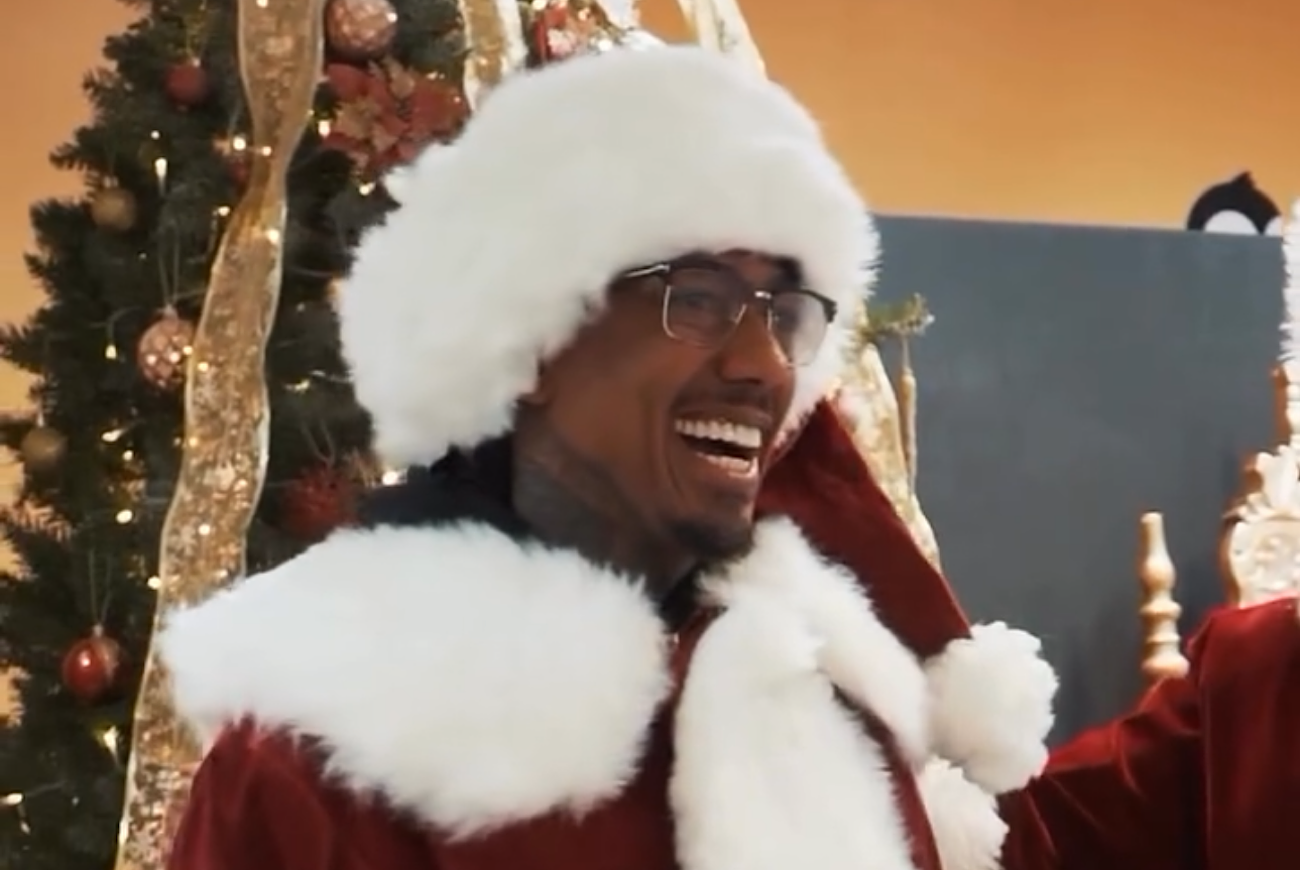 Nick Cannon Dresses As Santa Claus And Surprises Patients At Children’s ...