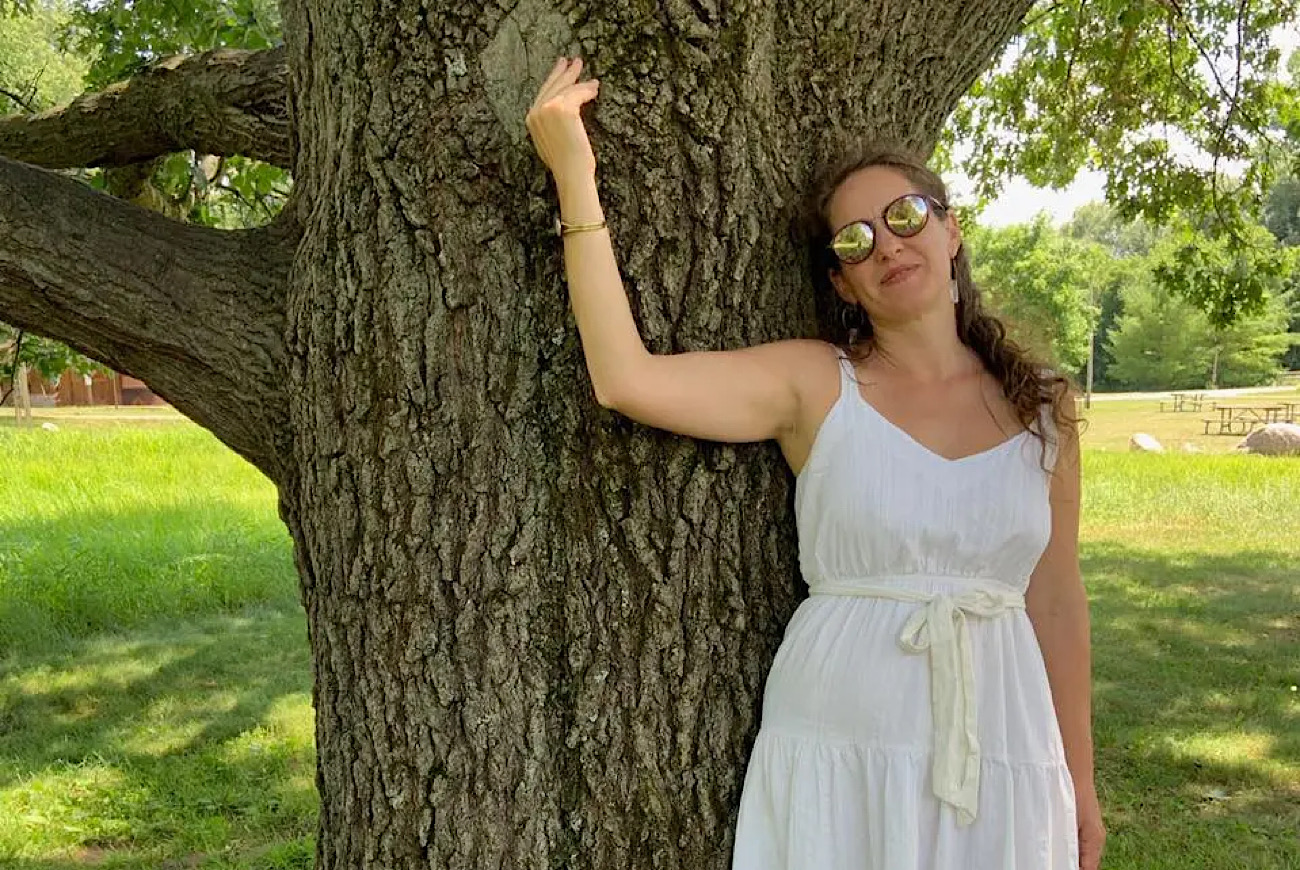 Woman Who Fell In Love With Oak Tree Calls Herself An ‘Ecosexual’ In An ‘Erotic’ Relationship With The Tree