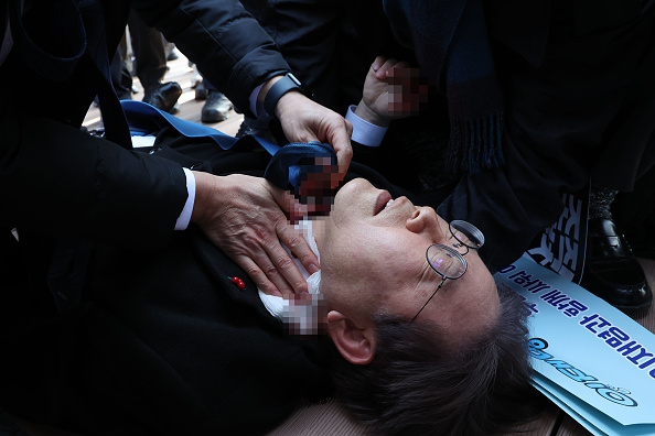 South Korean Opposition Leader Lee Jae-myung Attacked During Press Conference