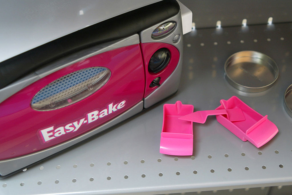 Easy Bake oven by Hasbro