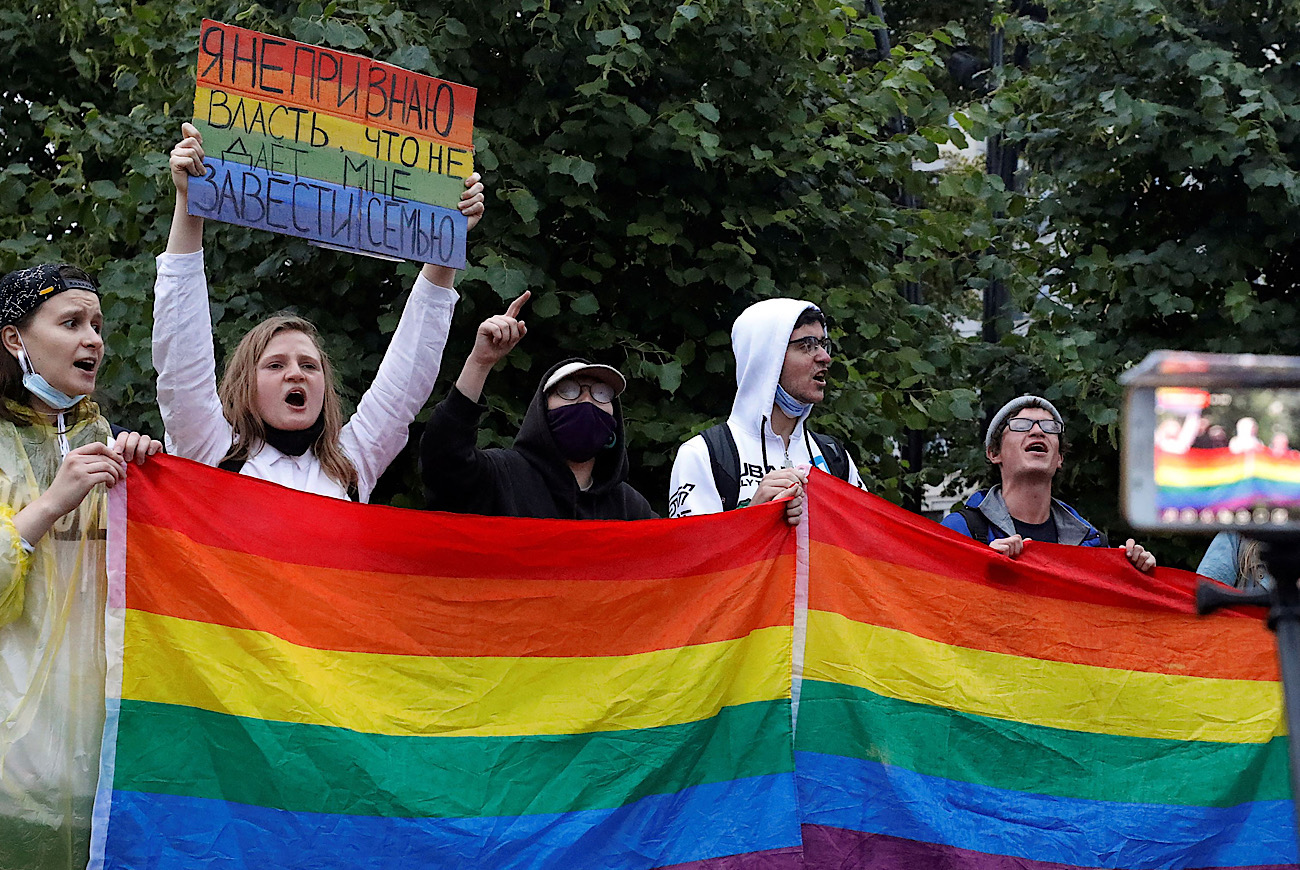 Russia Officially Adds ‘LGBT Movement’ To ‘Terrorists And Extremists’ Blacklist, Two Arrests Made Since New Anti-LGBTQ+ Laws