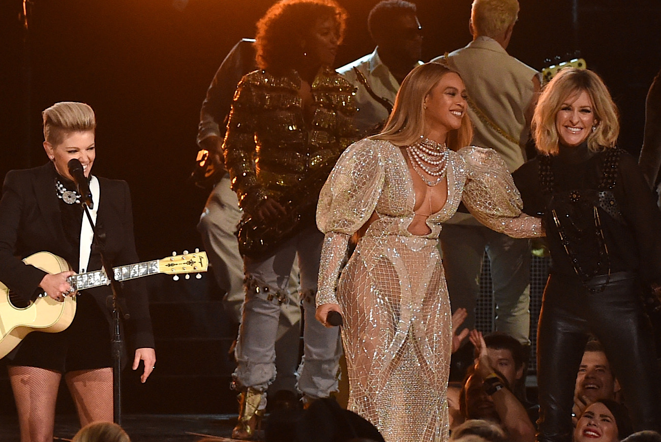 CMAs Audience Member Recalls Beyoncé Facing Racist Comments During 2016 Country Music Awards Performance: ‘Get That Black B*tch Off The Stage Right Now’
