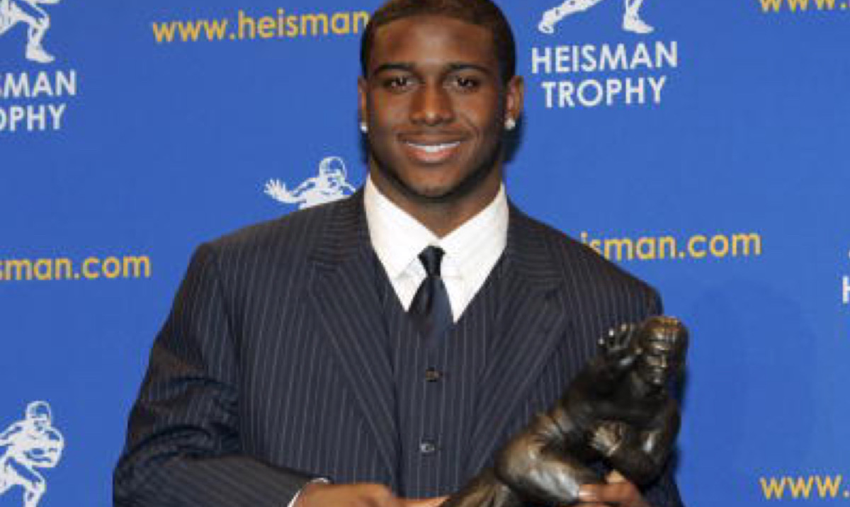 Reggie Bush gets Heisman Trophy Back 14 Years After Forfeiting