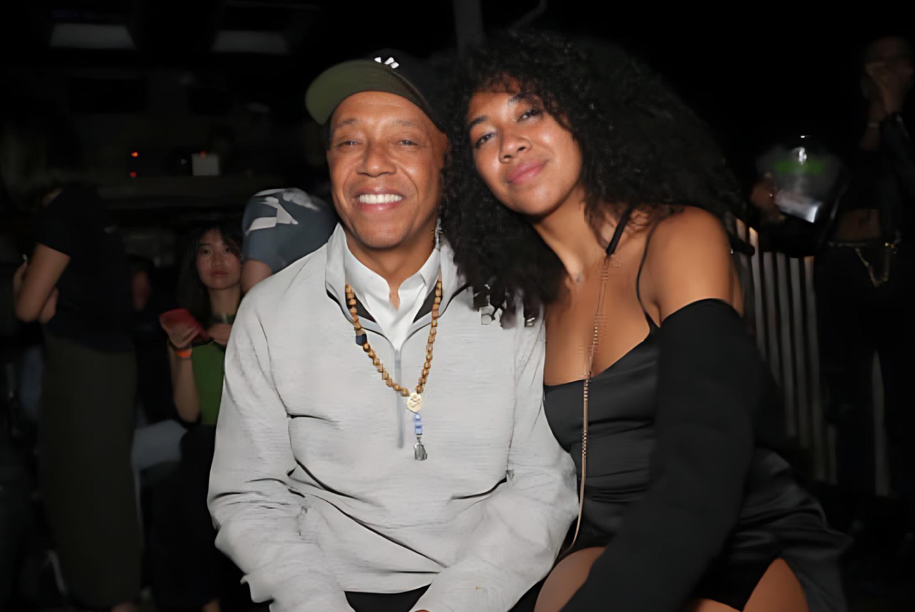 Russell Simmons and Kimora Lee Simmons daughter, Aoki has been the topic of discussion over the weekend after the news broke that the 21-year-old is dating 65-year-old Vittorio Assaf. 