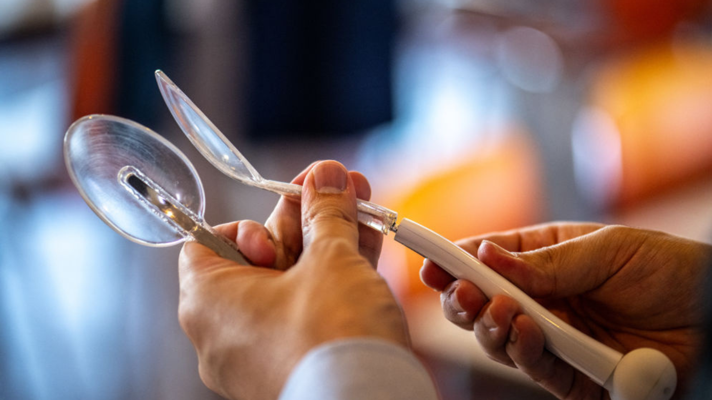 Electric spoon to use for low sodium intake