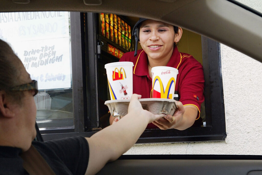 CA Fast Food Restaurants Cut 10,000 Jobs After 20 Minimum Wage Law