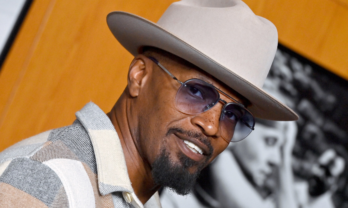 Jamie Foxx Shares Emotional Photos From His Return to the Stage After Health Scare