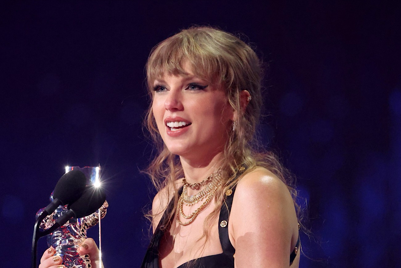 Taylor Swift Becomes World’s Wealthiest Female Musician With Net Worth Of $1.6 Billion, Overtaking Rihanna With $1.4 Billion