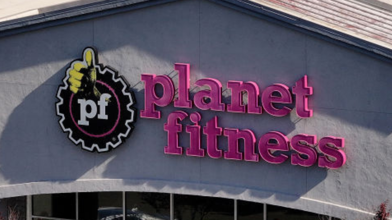 Man Found Dead in Planet Fitness Tanning Bed Three Days After Entering Gym