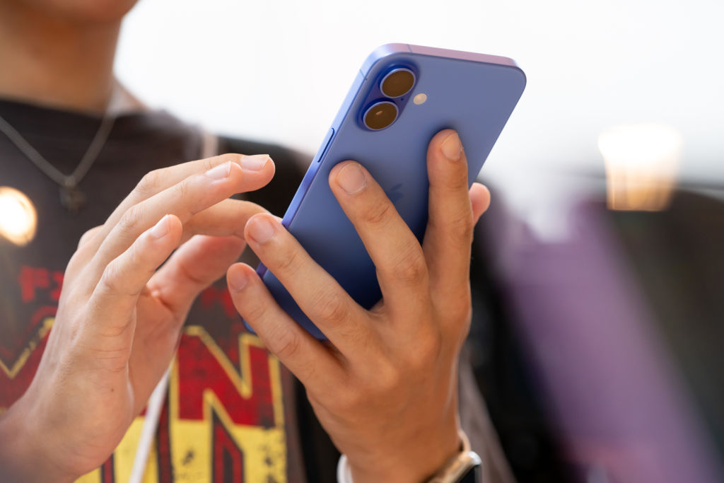 Apple Addresses Voice-to-Text Glitch That Changes the Word "Racist" to "Trump"