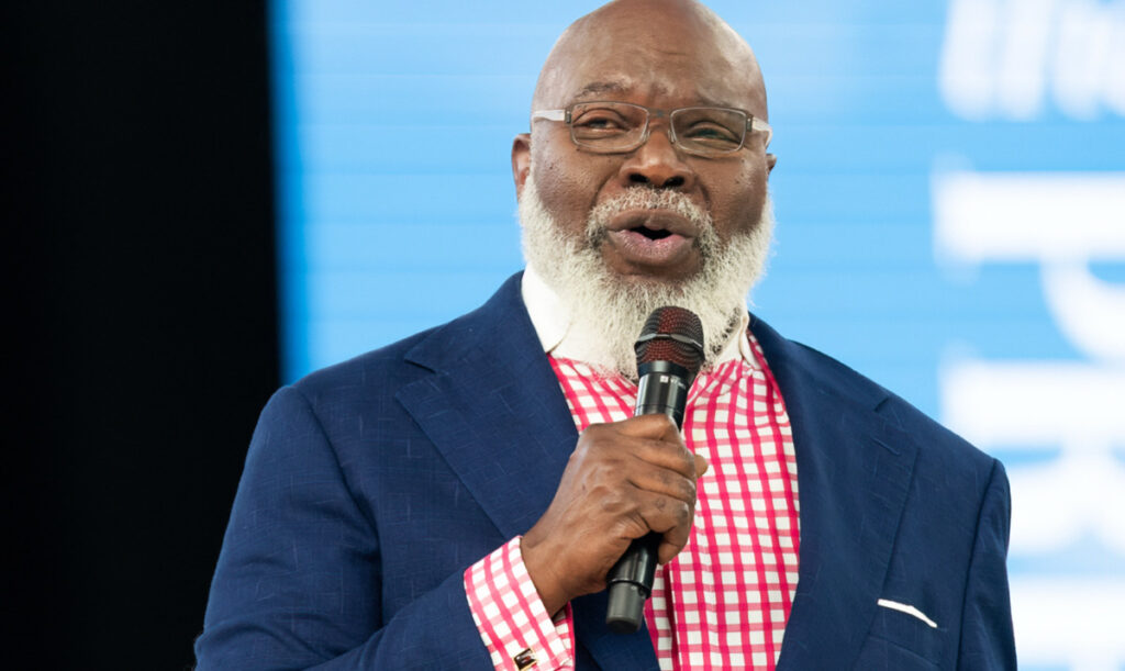 Bishop T.D. Jakes reveals onstage health scare was ‘massive’ heart attack: ‘I was on my way out’