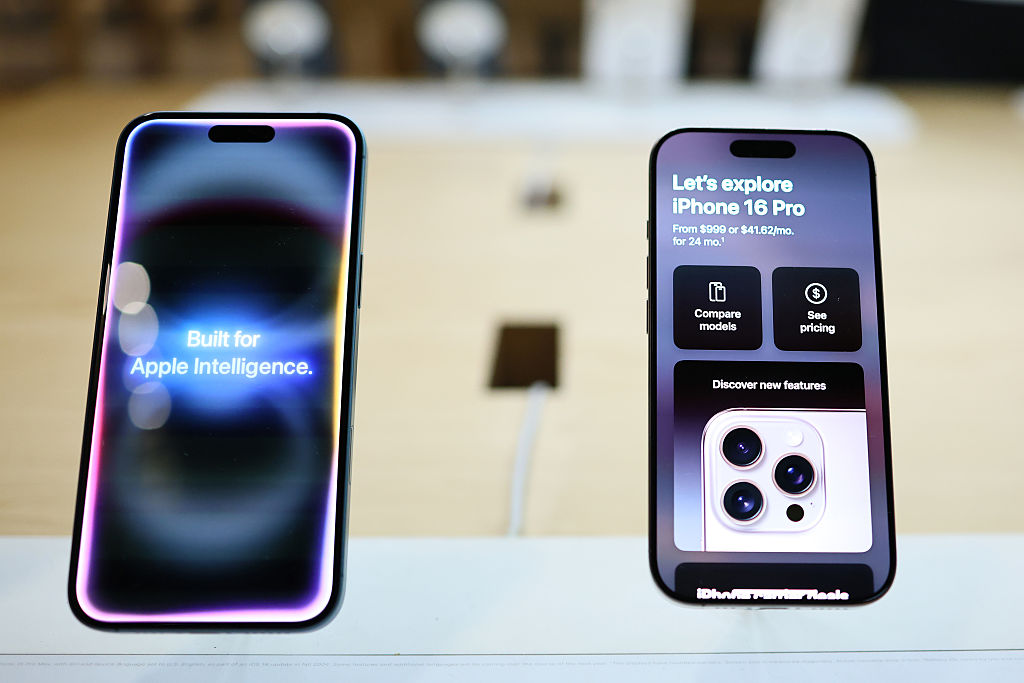 Apple Reportedly Flies in Five Planes Containing iPhones to Beat Tariff Deadline