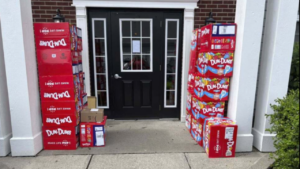 Kentucky Boy Orders 70,000 Dum Dum Lollipops For His Friends From Mom’s Phone