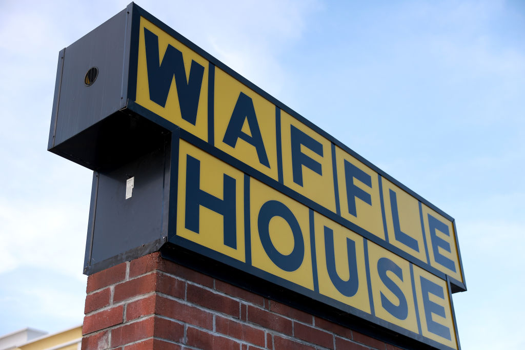 Man Sues Waffle House After Allegedly Being Tased & Zip-Tied Over Hash Brown Order • Hollywood Unlocked