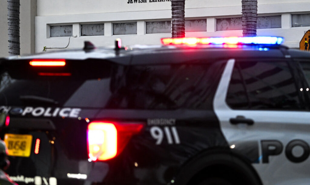 Watch:  Florida Cop Pulls Over Woman And Accuses Her Of Holding her Phone In Right Hand – Which She Does Not Have…